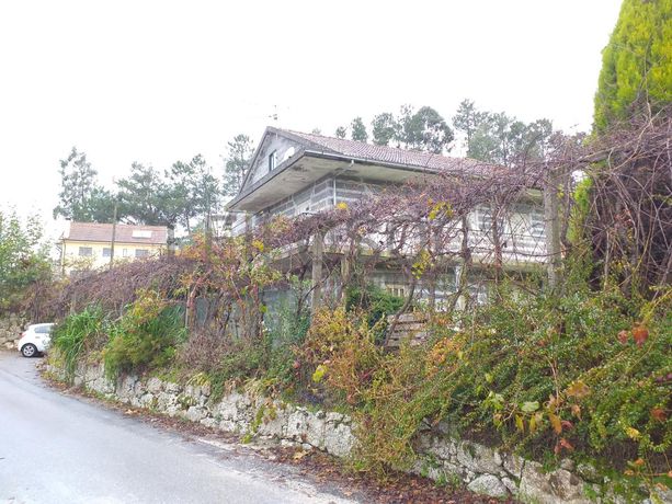 Moradia V5 + Terrenos · Fafe