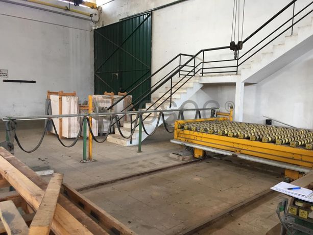 Mesa rolante móvel.