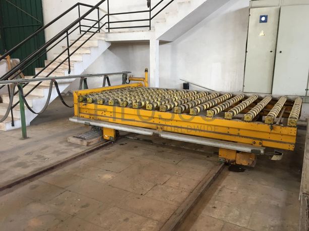 Mesa rolante móvel.