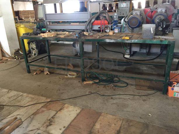 Mesa com torniquete.