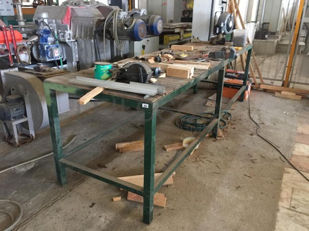 Mesa com torniquete.