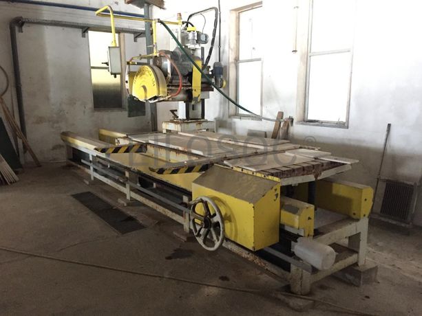 Máquina de corte da marca CHARION.