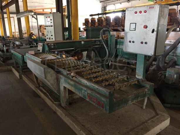 Linha de polimento com carregador automático. Máquina da marca BRETON 3.10 com três calibradores e 10 cabeças de polimento. Bizeladora rectifica e bizel com corta topos.