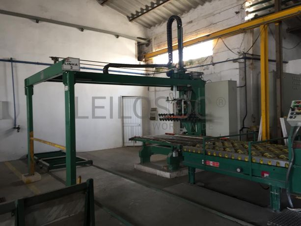 Linha de polimento com carregador automático. Máquina da marca BRETON 3.10 com três calibradores e 10 cabeças de polimento. Bizeladora rectifica e bizel com corta topos.