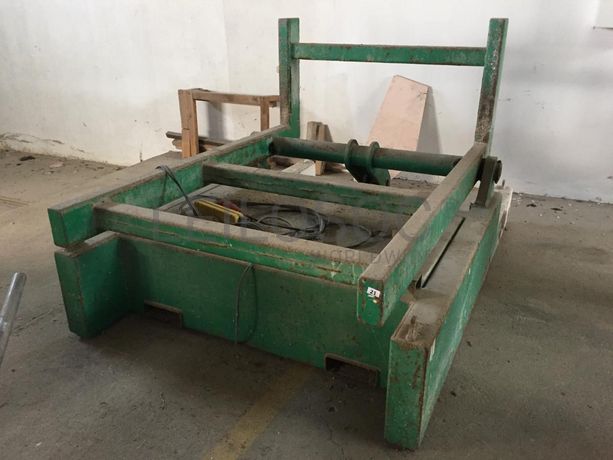 Máquina de virar chapas hidráulico.