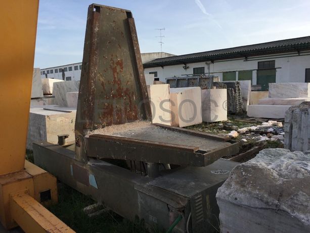 Máquina de virar chapas hidráulico.