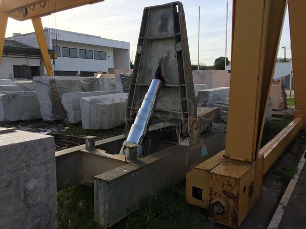 Máquina de virar chapas hidráulico.