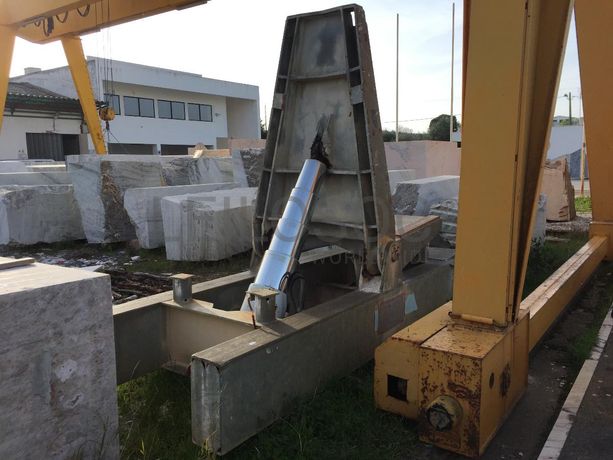 Máquina de virar chapas hidráulico.