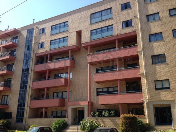 IMOVEL - Metade do Prédio Urbano - Fração Autónoma "O" - Habitação no 1º andar direito, Corpo 2, com duas var ...