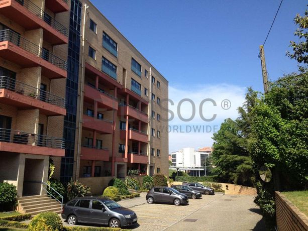 IMOVEL - Metade do Prédio Urbano - Fração Autónoma "O" - Habitação no 1º andar direito, Corpo 2, com duas var ...