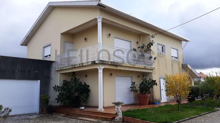 Quinhões Hereditários de Terrenos e Moradia · Coimbra