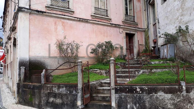 Quinhões Hereditários de Terrenos e Moradia · Coimbra