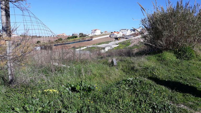 IMOVEL - 26660/34200 do Prédio Urbano - Lote de Terreno para construção urbana, no qual se encontra em constr ...