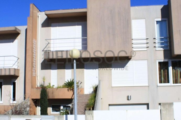 Prédio Urbano - situado em Mata - designado por Lote 20 -