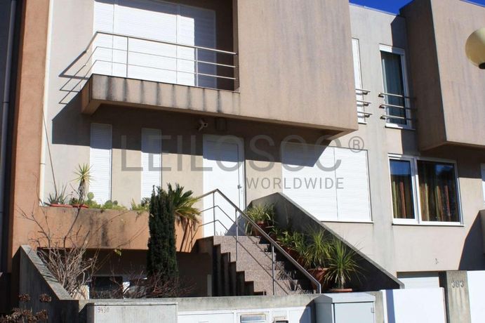 Prédio Urbano - situado em Mata - designado por Lote 20 -