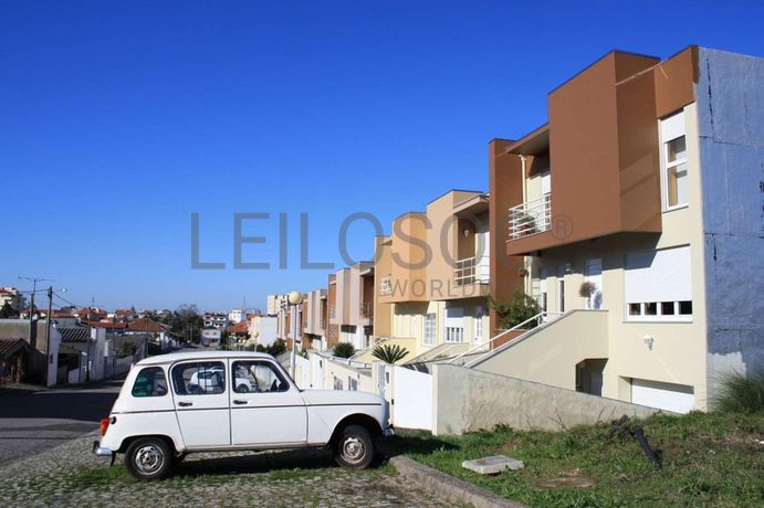 Prédio Urbano- situado em Mata - designado por Lote 21 -