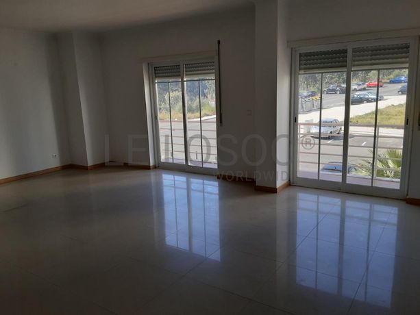 Apartamento T2 + Lugar de Garagem + Arrecadação · Sintra