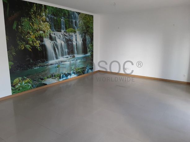 Apartamento T2 + Lugar de Garagem + Arrecadação · Sintra