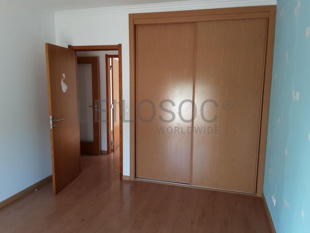 Apartamento T2 + Lugar de Garagem + Arrecadação · Sintra