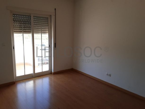 Apartamento T2 + Lugar de Garagem + Arrecadação · Sintra