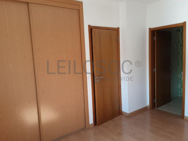 Apartamento T2 + Lugar de Garagem + Arrecadação · Sintra