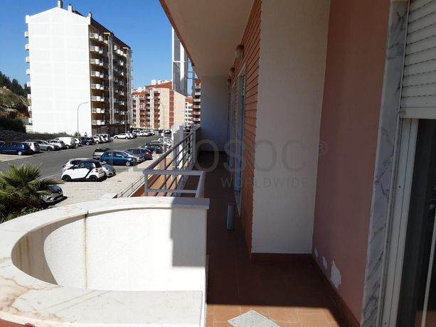 Apartamento T2 + Lugar de Garagem + Arrecadação · Sintra