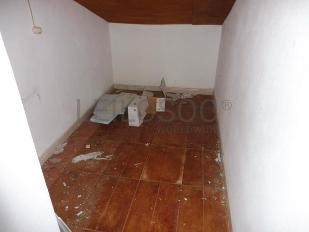 Apartamento T2 + Lugar de Garagem + Arrecadação · Sintra