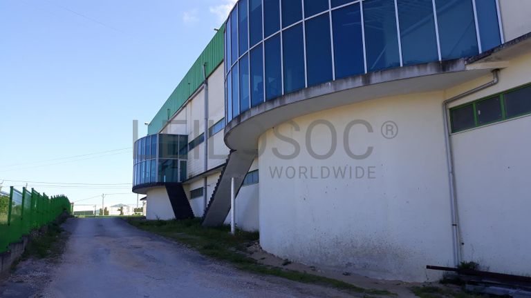 Pavilhão + Lotes para Construção + Terrenos · 1/24 de Terreno · Ourém