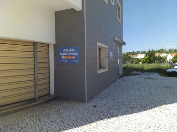 Edifício com Apartamentos e Lojas · Mealhada