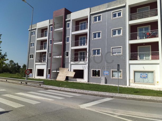 Edifício com Apartamentos e Lojas · Mealhada