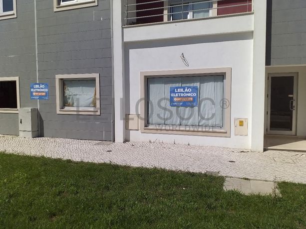 Edifício com Apartamentos e Lojas · Mealhada