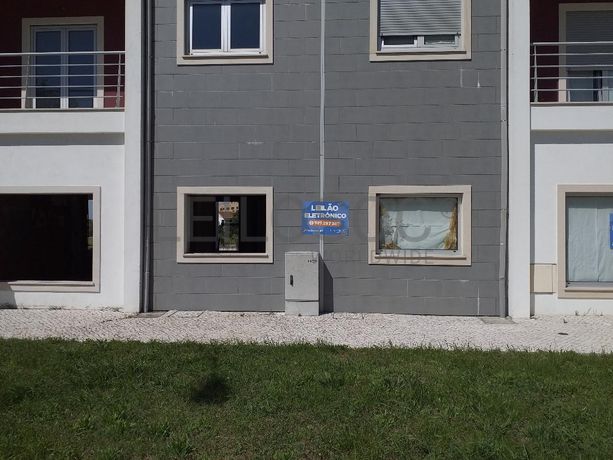 Edifício com Apartamentos e Lojas · Mealhada