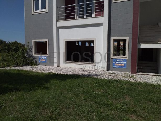 Edifício com Apartamentos e Lojas · Mealhada