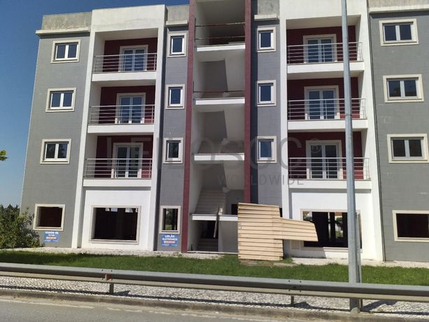 Edifício com Apartamentos e Lojas · Mealhada