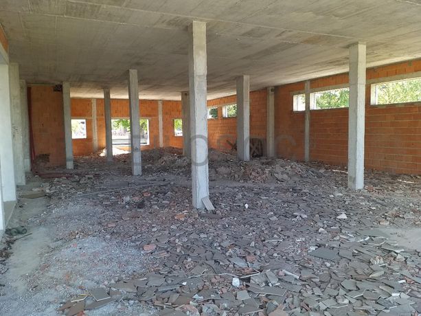 Edifício com Apartamentos e Lojas · Mealhada