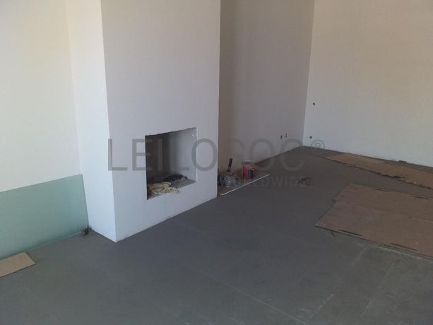 Edifício com Apartamentos e Lojas · Mealhada