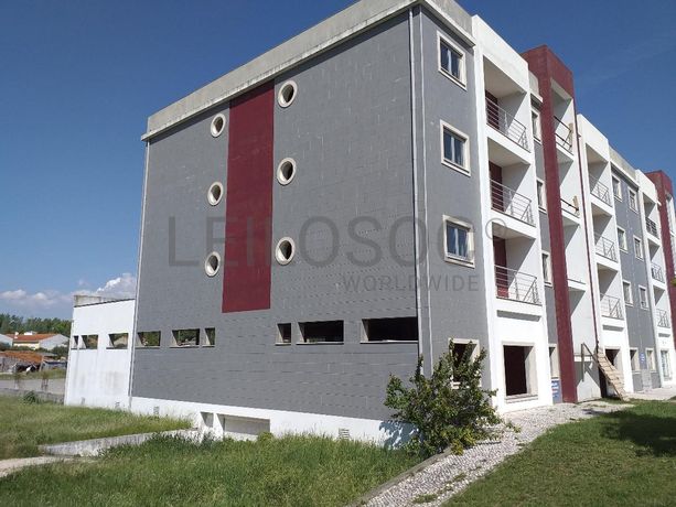 Edifício com Apartamentos e Lojas · Mealhada