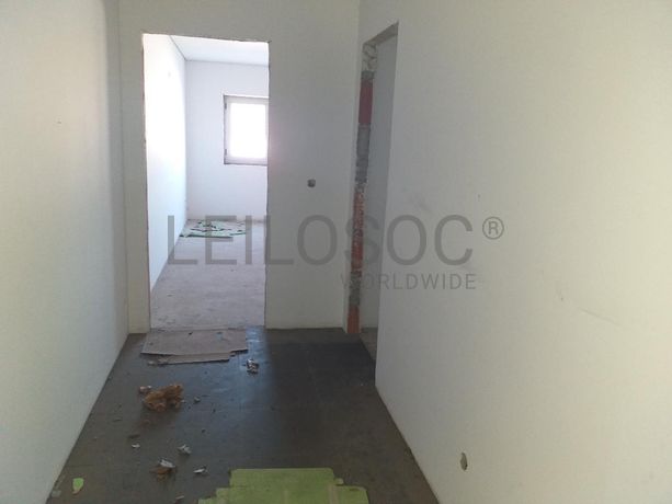 Edifício com Apartamentos e Lojas · Mealhada