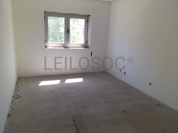 Edifício com Apartamentos e Lojas · Mealhada