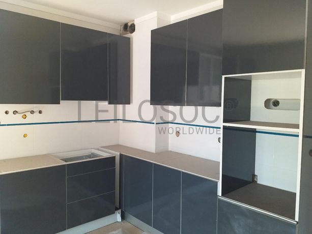 Edifício com Apartamentos e Lojas · Mealhada