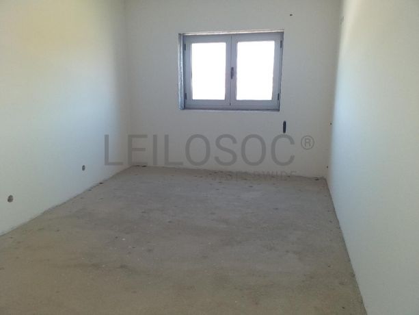 Edifício com Apartamentos e Lojas · Mealhada