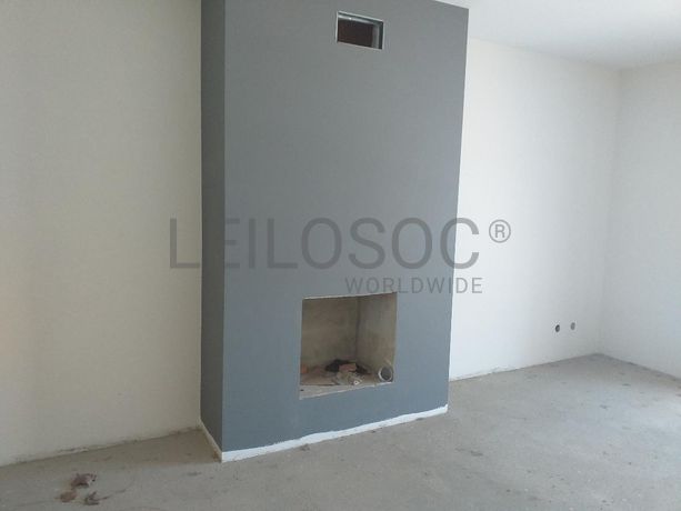 Edifício com Apartamentos e Lojas · Mealhada