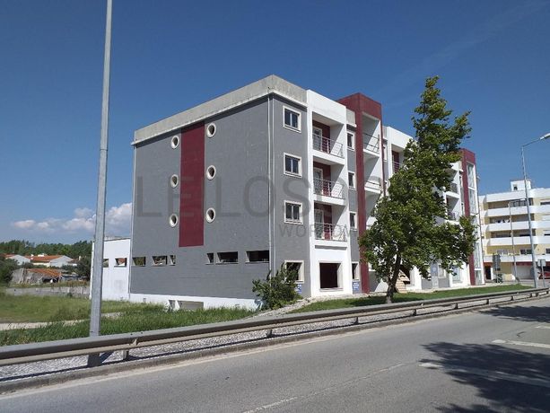 Edifício com Apartamentos e Lojas · Mealhada