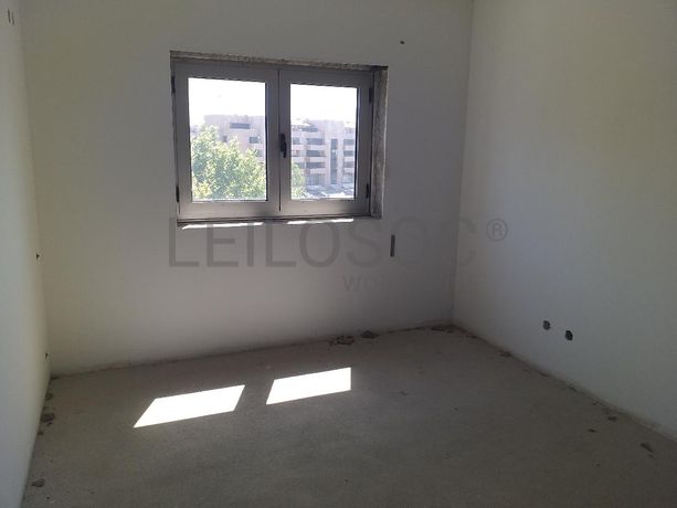 Edifício com Apartamentos e Lojas · Mealhada