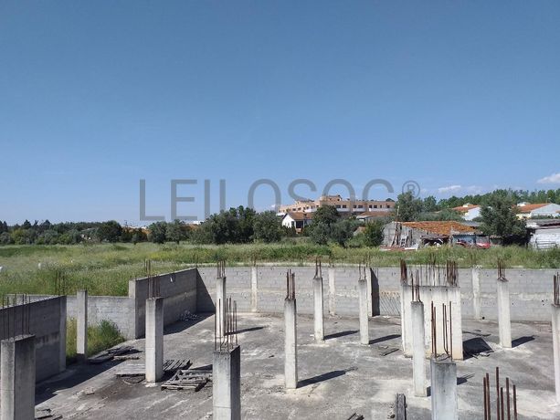 Edifício com Apartamentos e Lojas · Mealhada