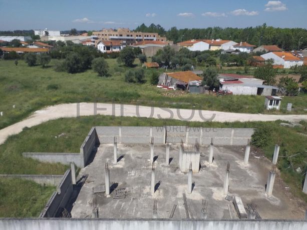 Edifício com Apartamentos e Lojas · Mealhada
