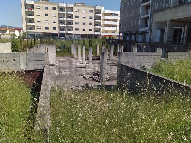 Edifício com Apartamentos e Lojas · Mealhada