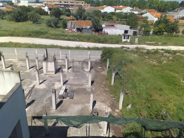 Edifício com Apartamentos e Lojas · Mealhada