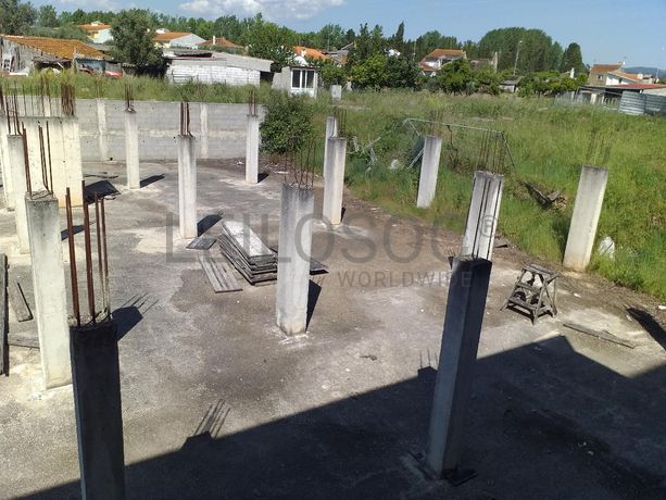 Edifício com Apartamentos e Lojas · Mealhada