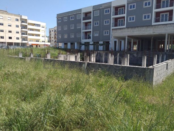 Edifício com Apartamentos e Lojas · Mealhada